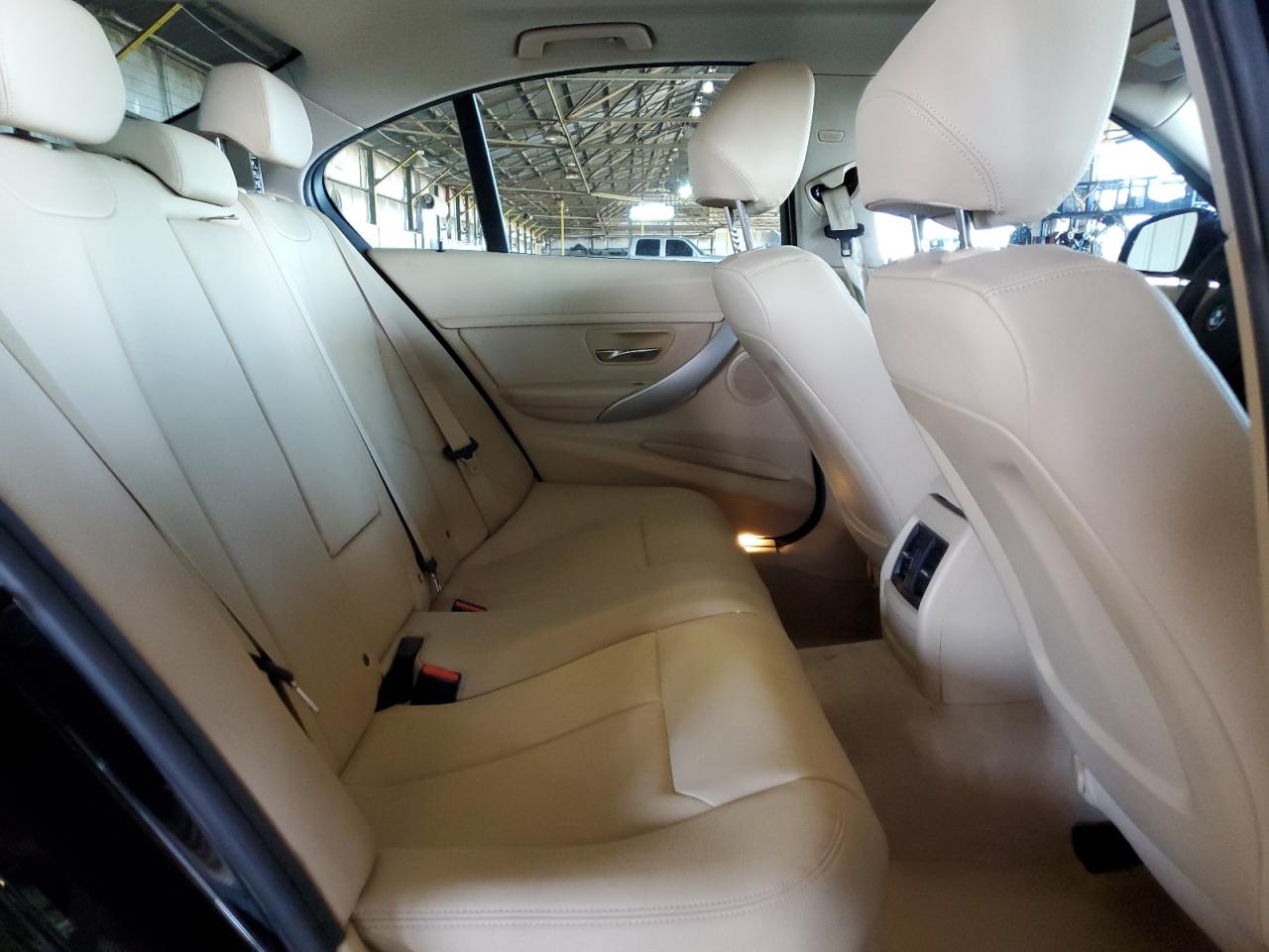 WBA8E1G56GNT99518 2016 BMW 320 I