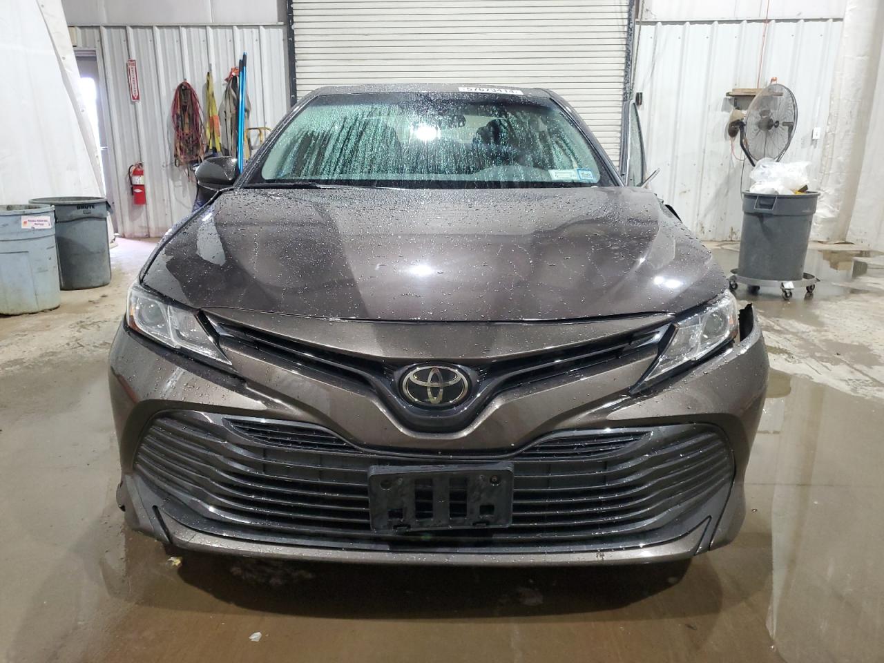 2018 Toyota Camry L vin: 4T1B11HK3JU673145