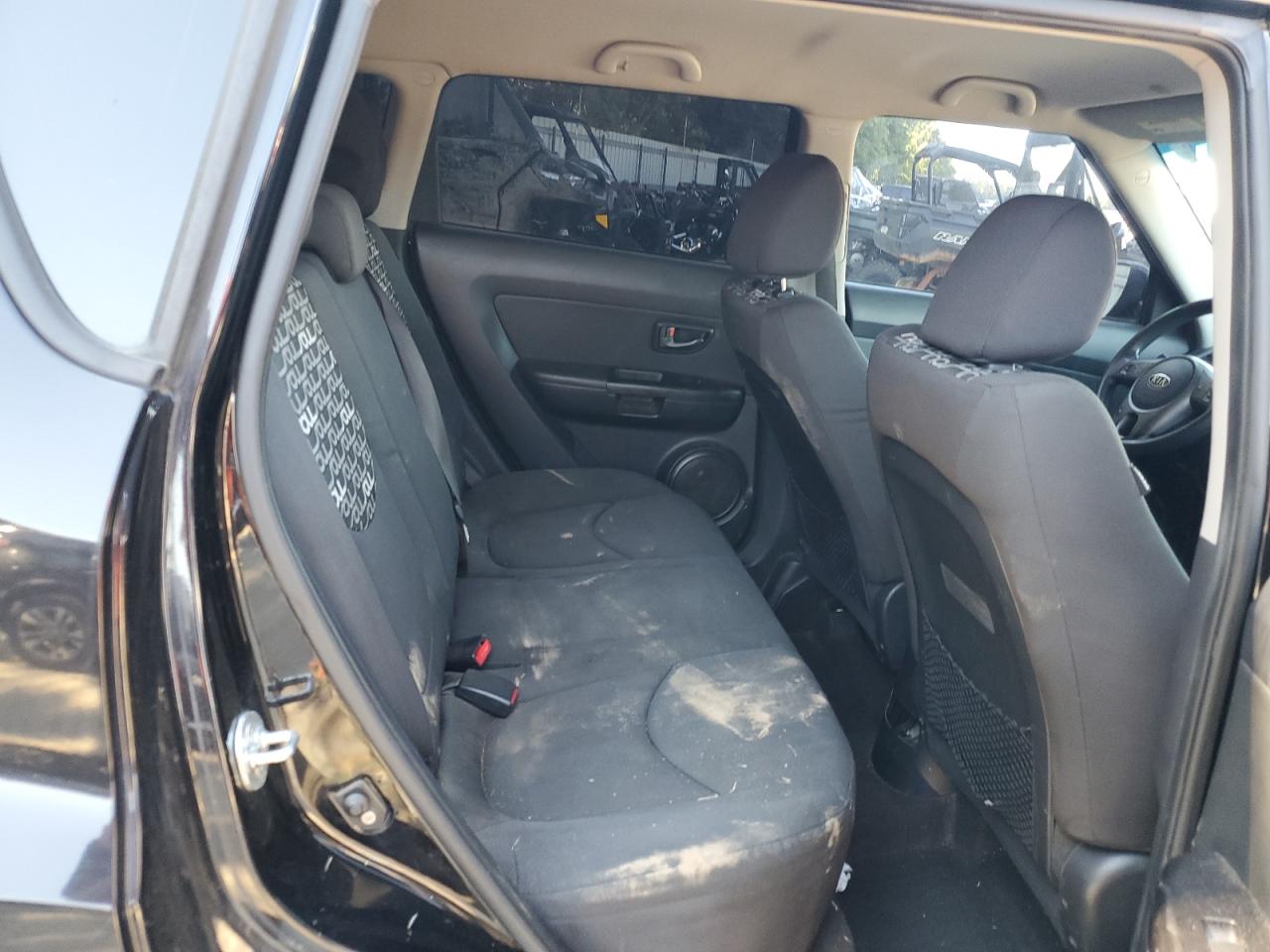 KNDJT2A23B7303257 2011 Kia Soul +