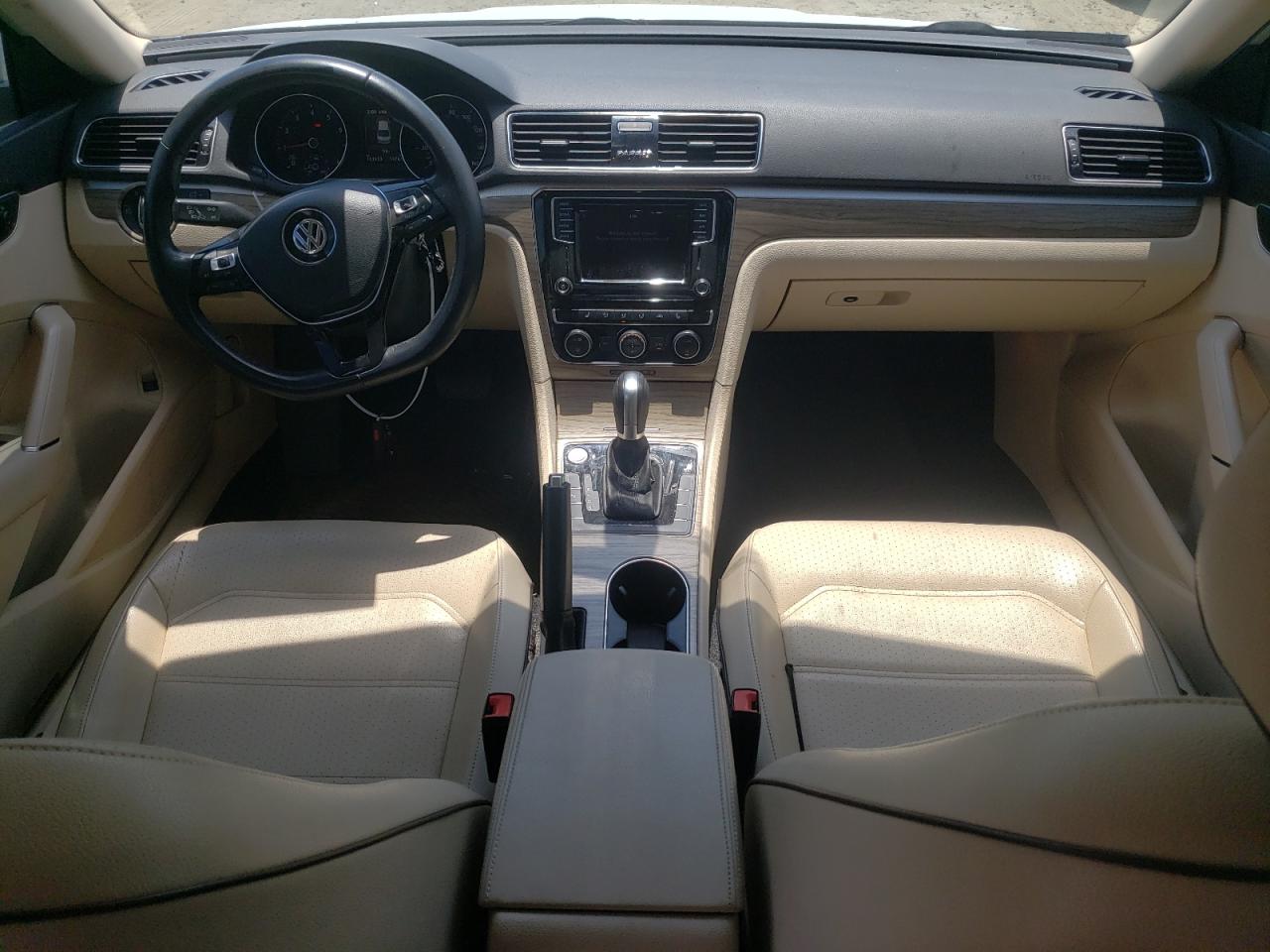 1VWBA7A37JC040046 2018 Volkswagen Passat Se