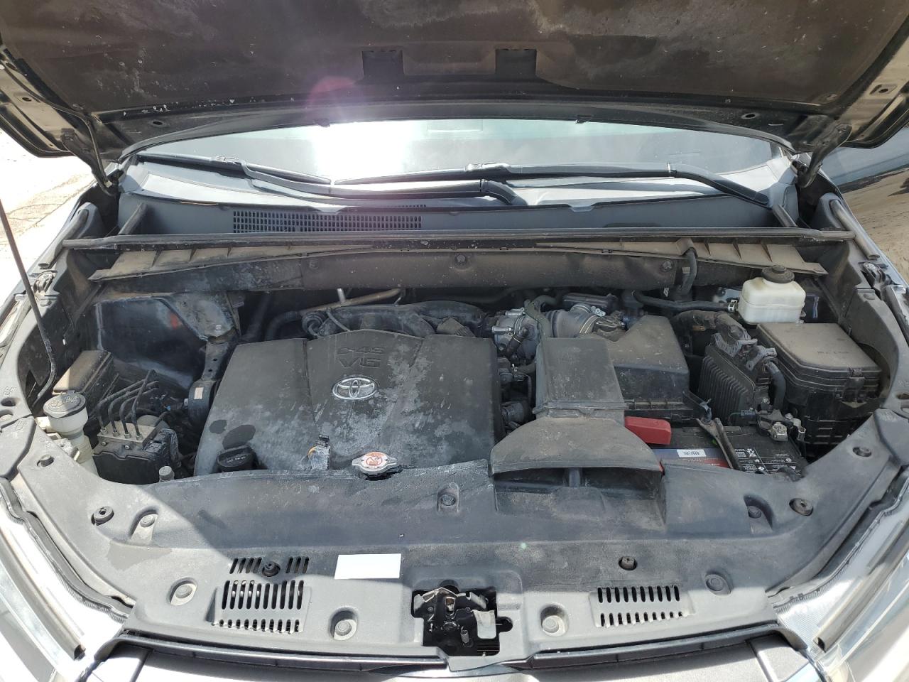 5TDDZRFH3JS894776 2018 Toyota Highlander Limited