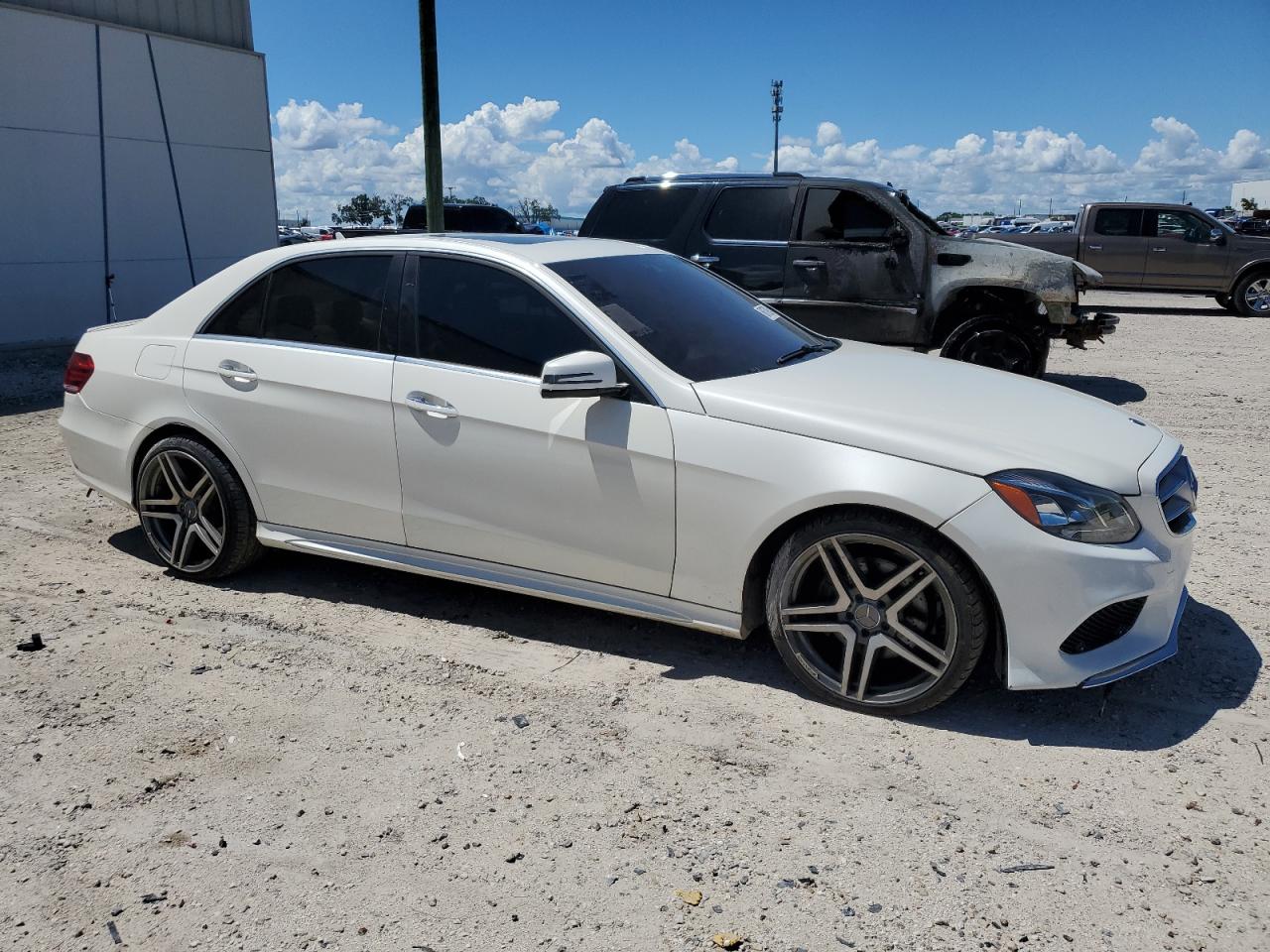 2014 Mercedes-Benz E 350 vin: WDDHF5KB4EA965383