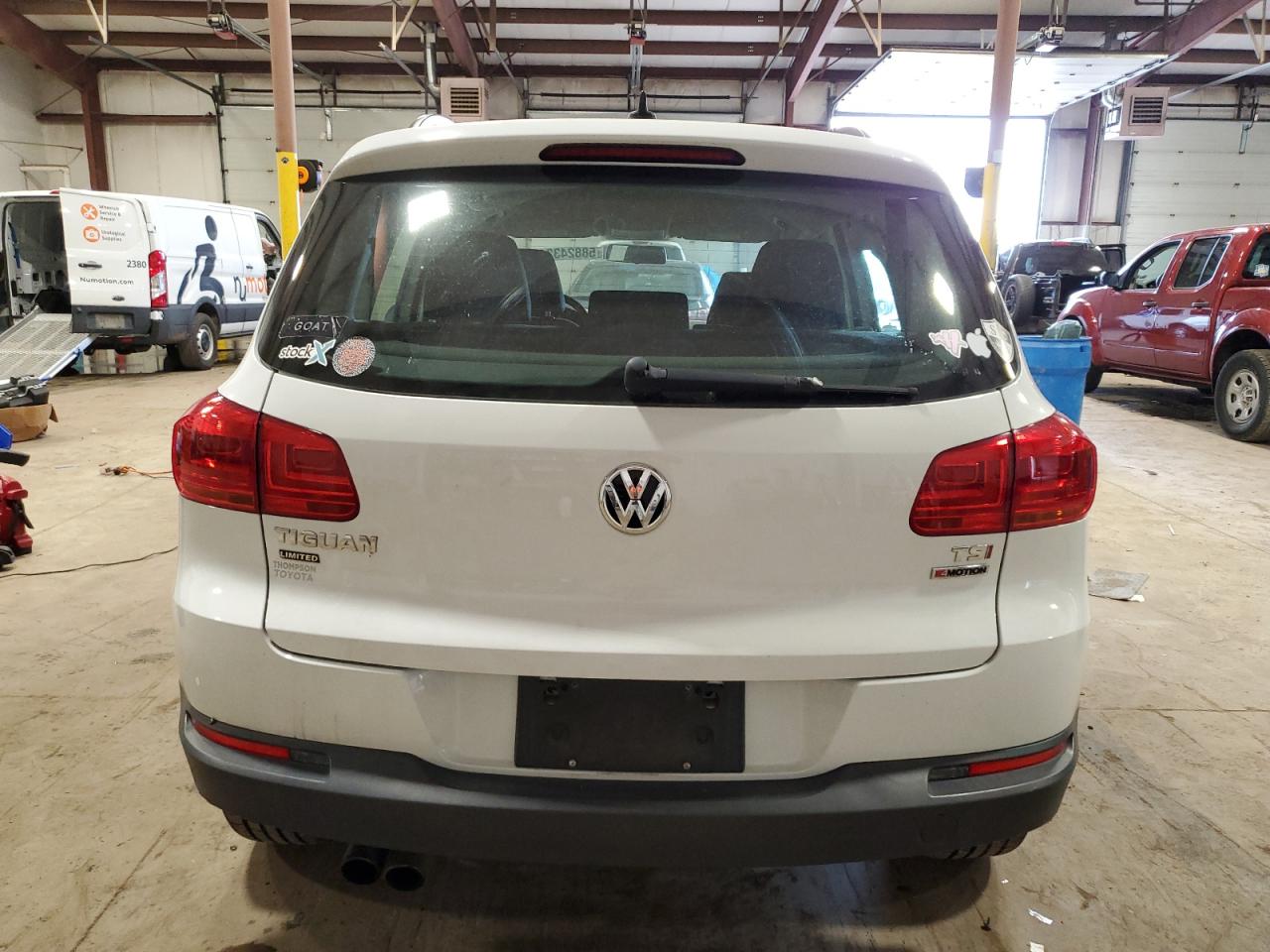 WVGBV7AX5JK005176 2018 Volkswagen Tiguan Limited