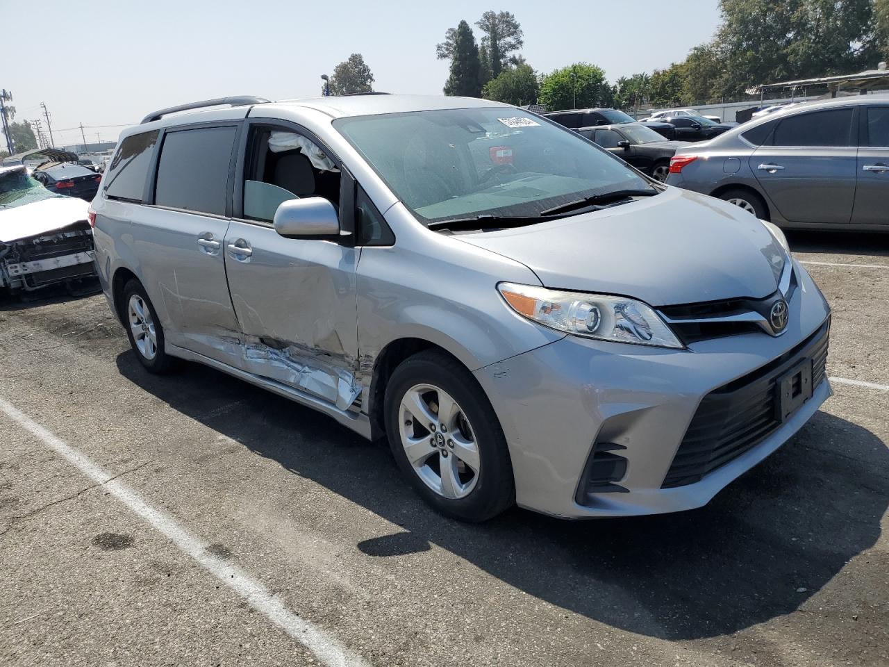 5TDKZ3DC0JS924621 2018 Toyota Sienna Le