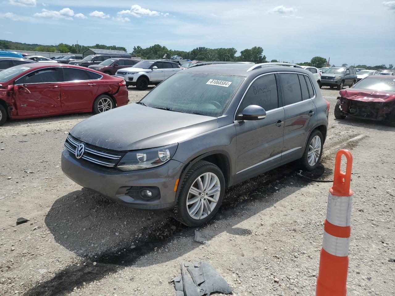 2012 Volkswagen Tiguan S vin: WVGAV7AX0CW096705