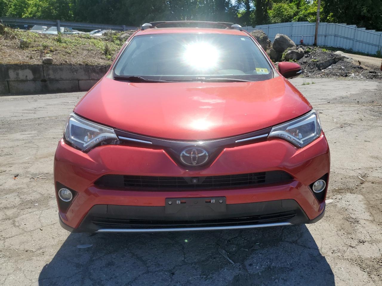 JTMDFREV5GJ085365 2016 Toyota Rav4 Limited