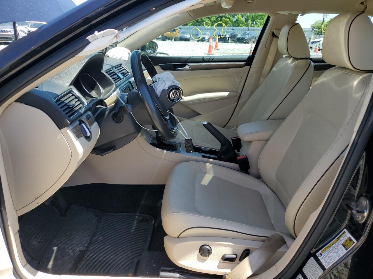 1VWBT7A3XHC035959 2017 Volkswagen Passat Se