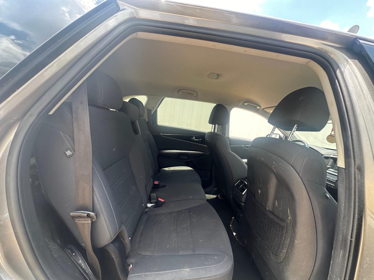 2019 Kia Sorento Lx vin: 5XYPG4A5XKG496773