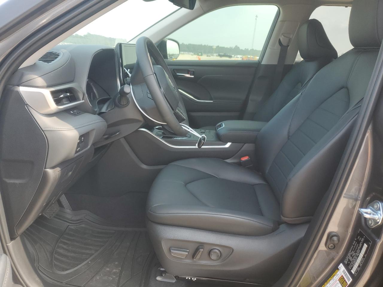 5TDKDRAH6RS052247 2024 Toyota Highlander Le