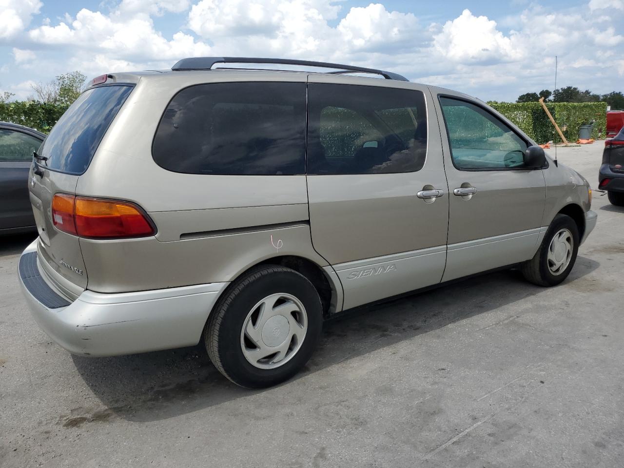 4T3ZF13C0YU310092 2000 Toyota Sienna Le