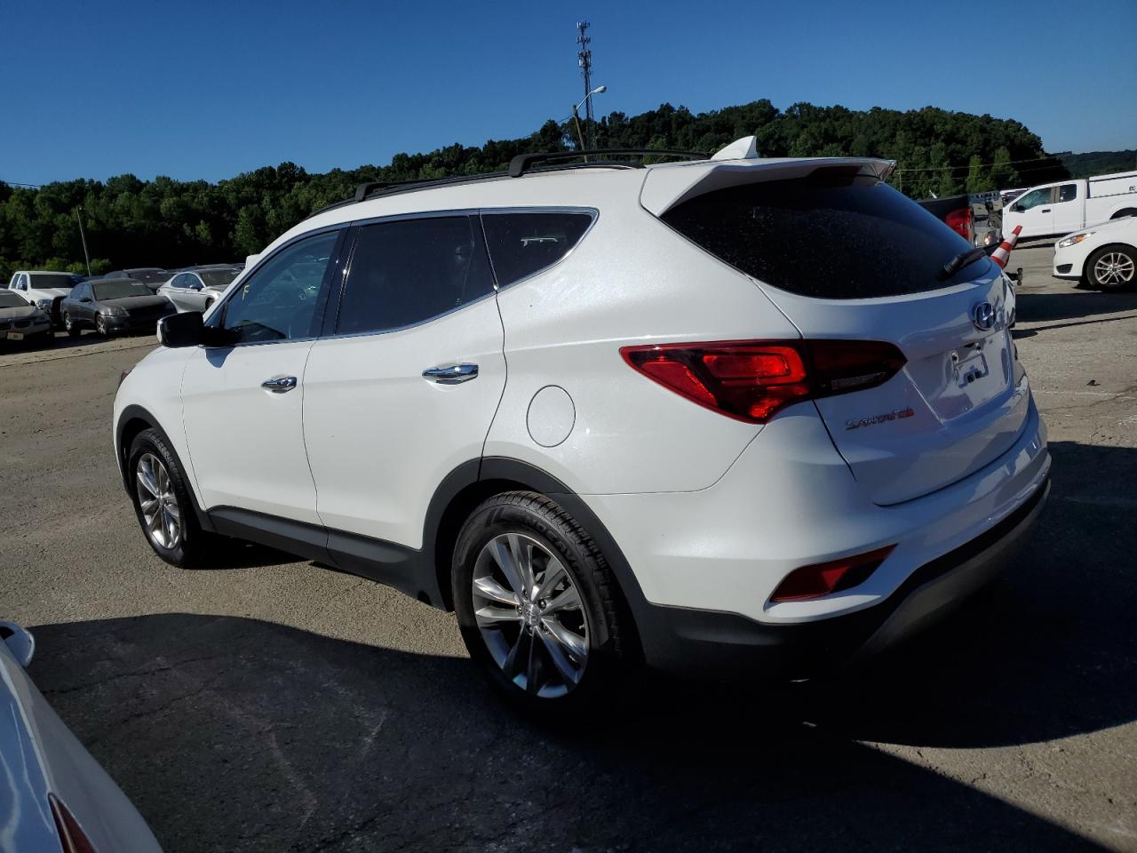 2017 Hyundai Santa Fe Sport vin: 5XYZU4LA2HG471354