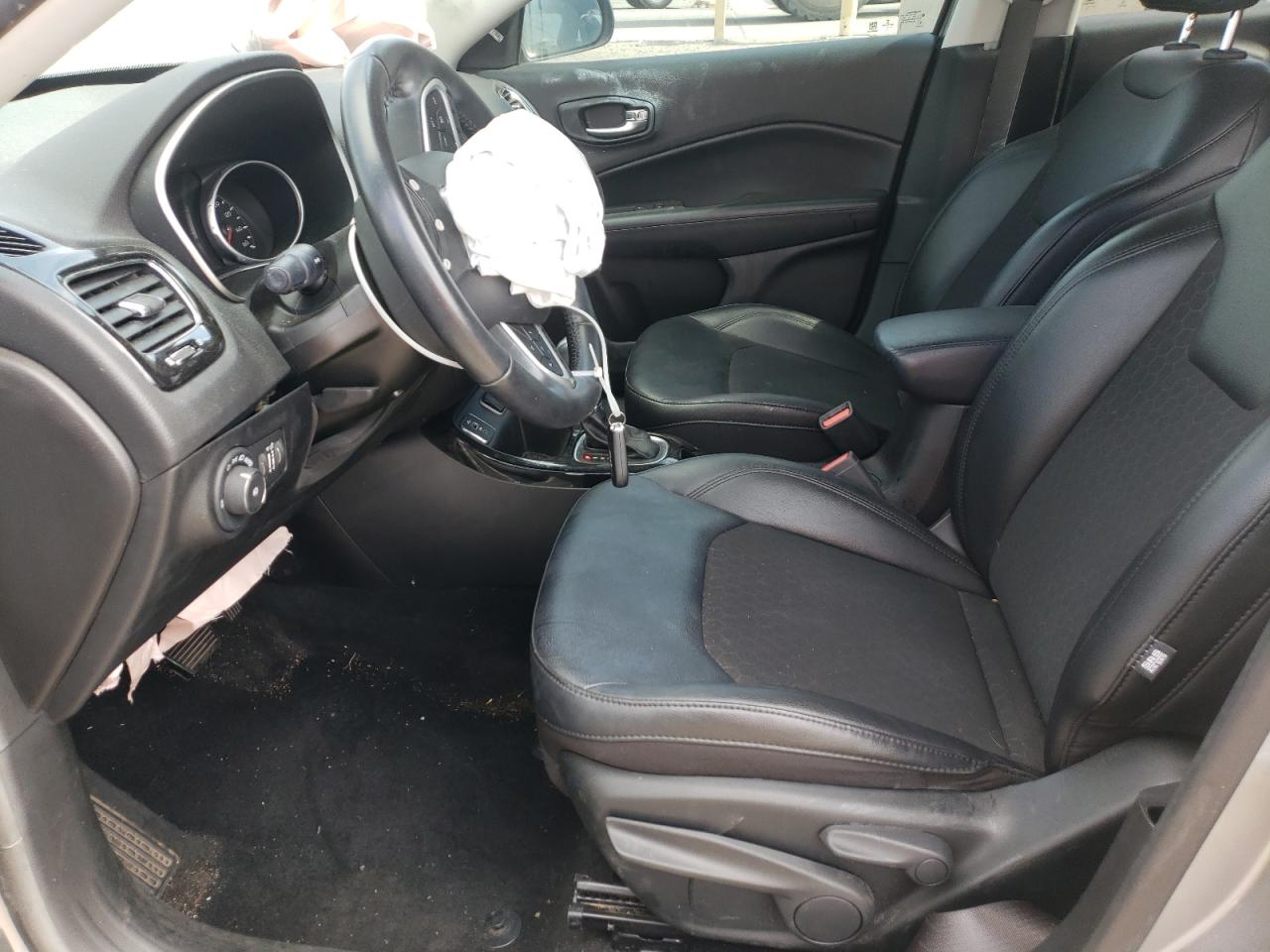 3C4NJCBB5KT789240 2019 Jeep Compass Latitude