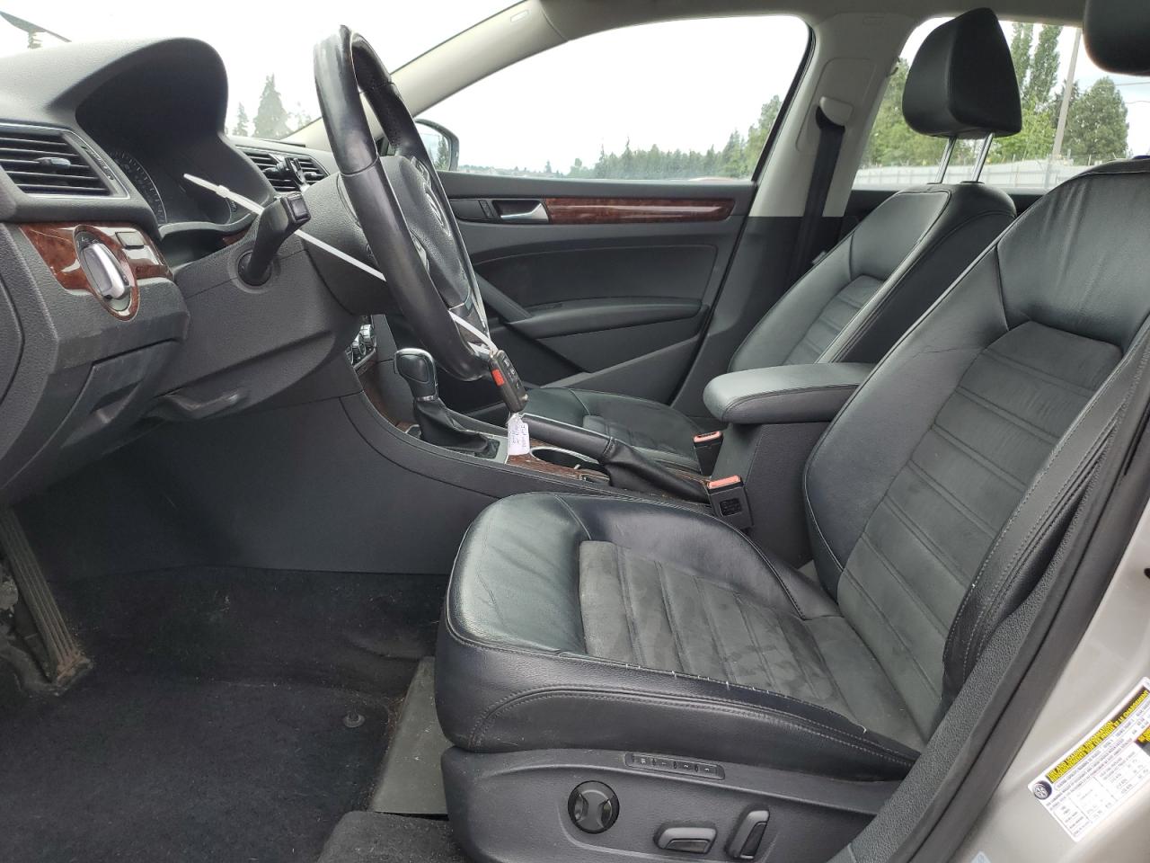 1VWCP7A33DC102890 2013 Volkswagen Passat Sel