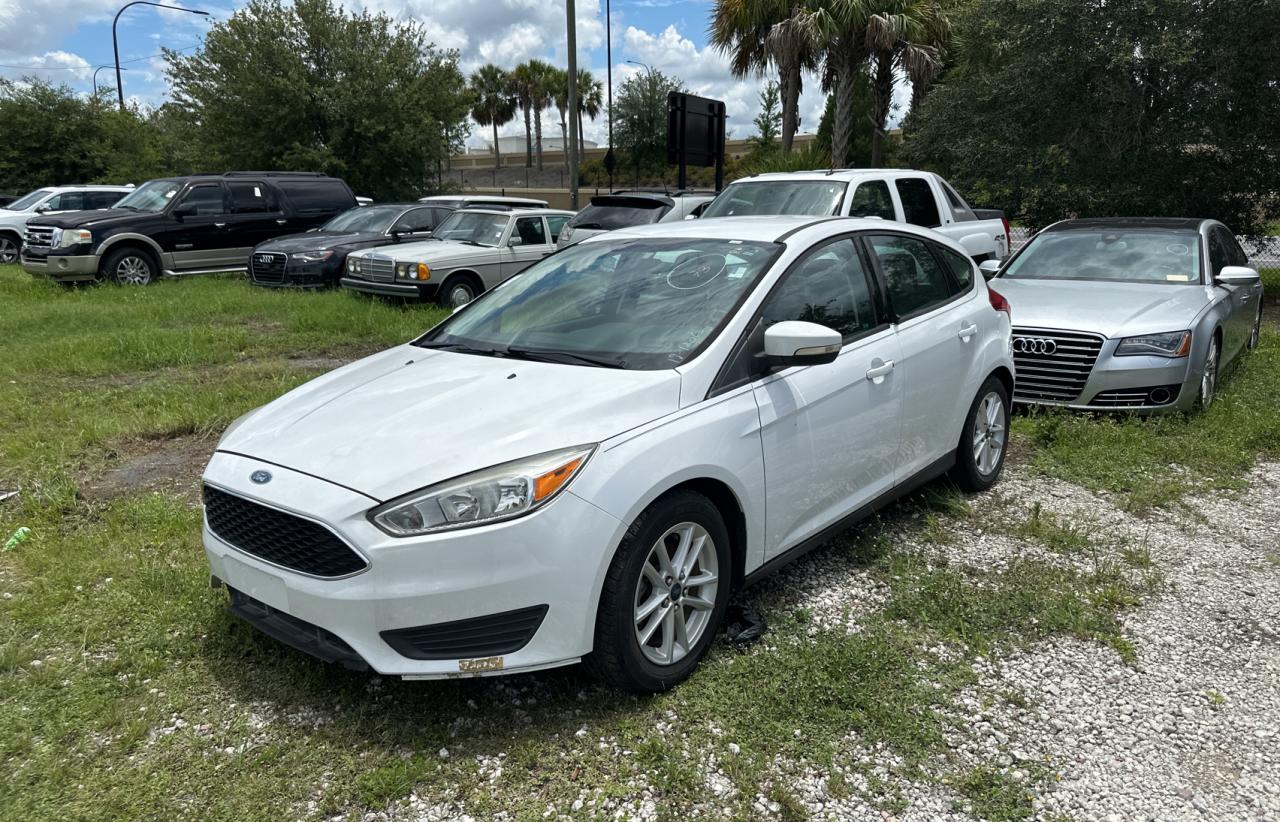 2015 Ford Focus Se vin: 1FADP3K22FL322021