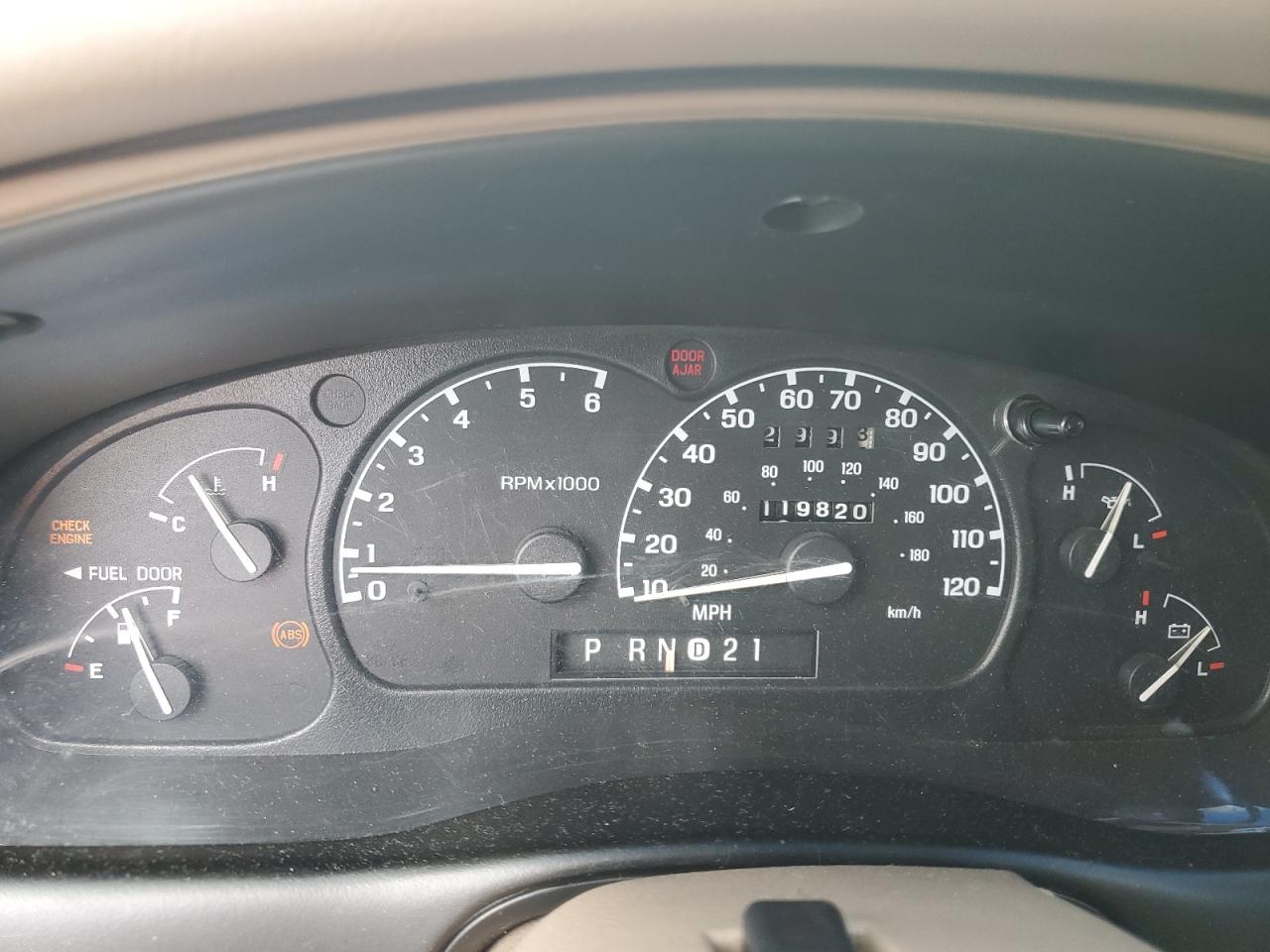 1FMDU84P2YZB67930 2000 Ford Explorer Eddie Bauer