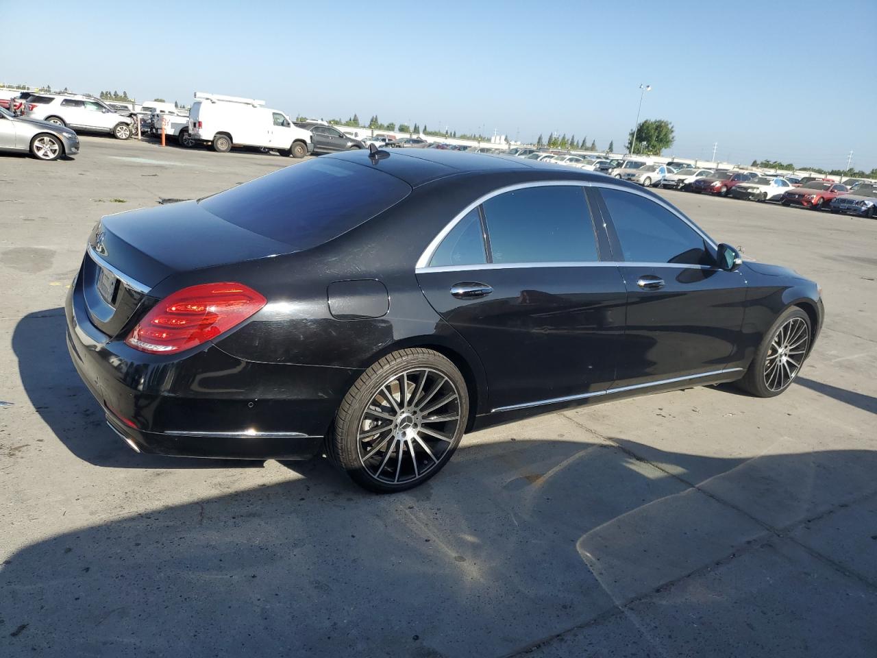 2014 Mercedes-Benz S 550 vin: WDDUG8CB8EA043775