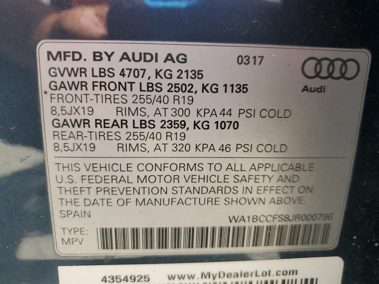 WA1BCCFS8JR000796 2018 Audi Q3 Premium