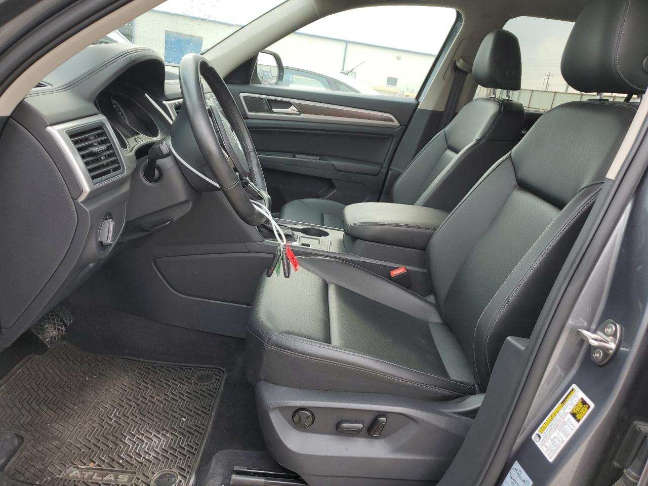 1V2DP2CA5JC594001 2018 Volkswagen Atlas Se