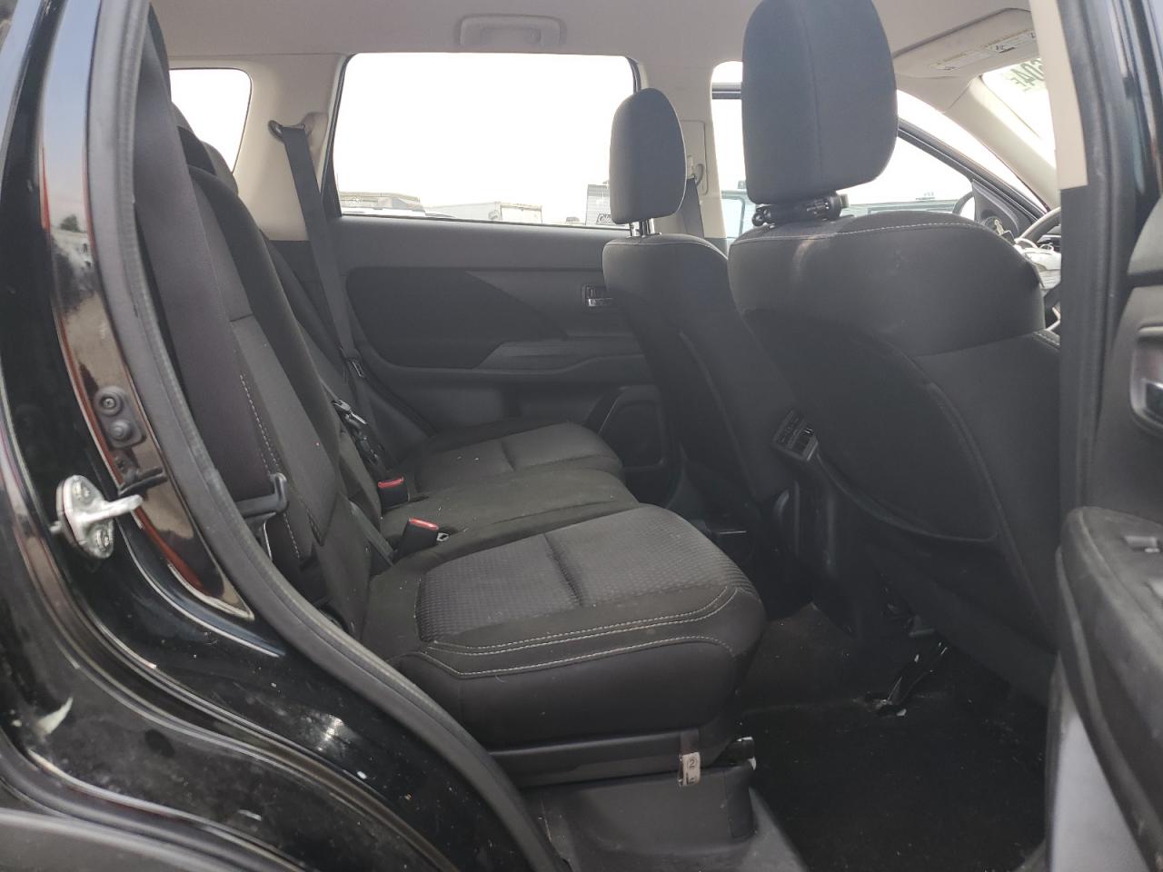 JA4AD2A39KZ006594 2019 Mitsubishi Outlander Es