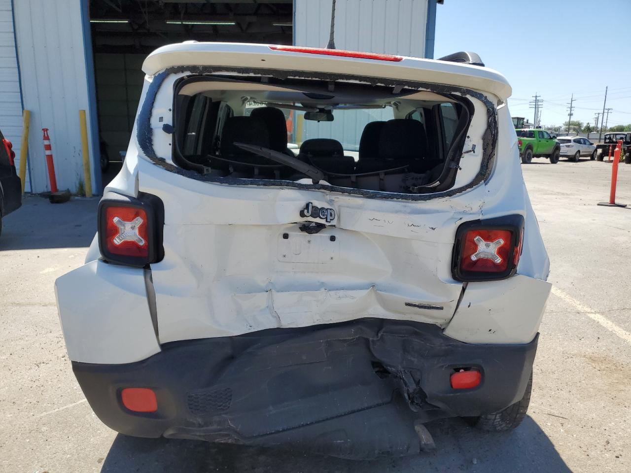 2015 Jeep Renegade Latitude vin: ZACCJABT8FPC39337