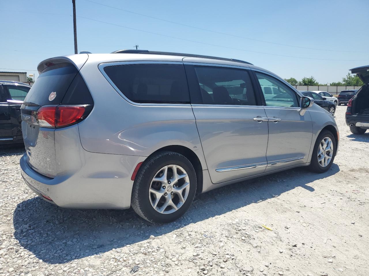 2C4RC1BG1HR667711 2017 Chrysler Pacifica Touring L