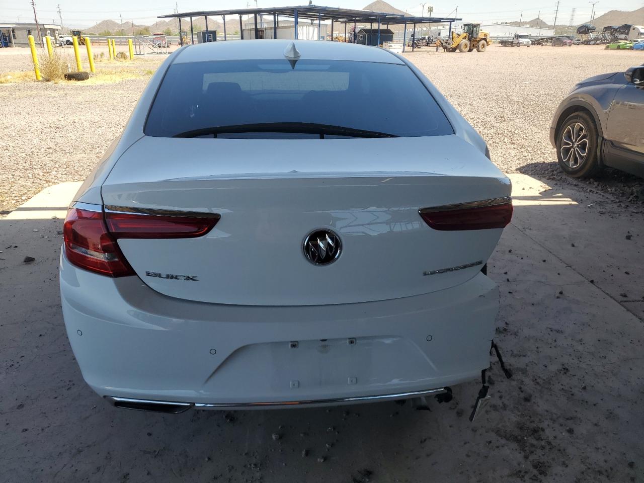 1G4ZP5SS7JU110662 2018 Buick Lacrosse Essence