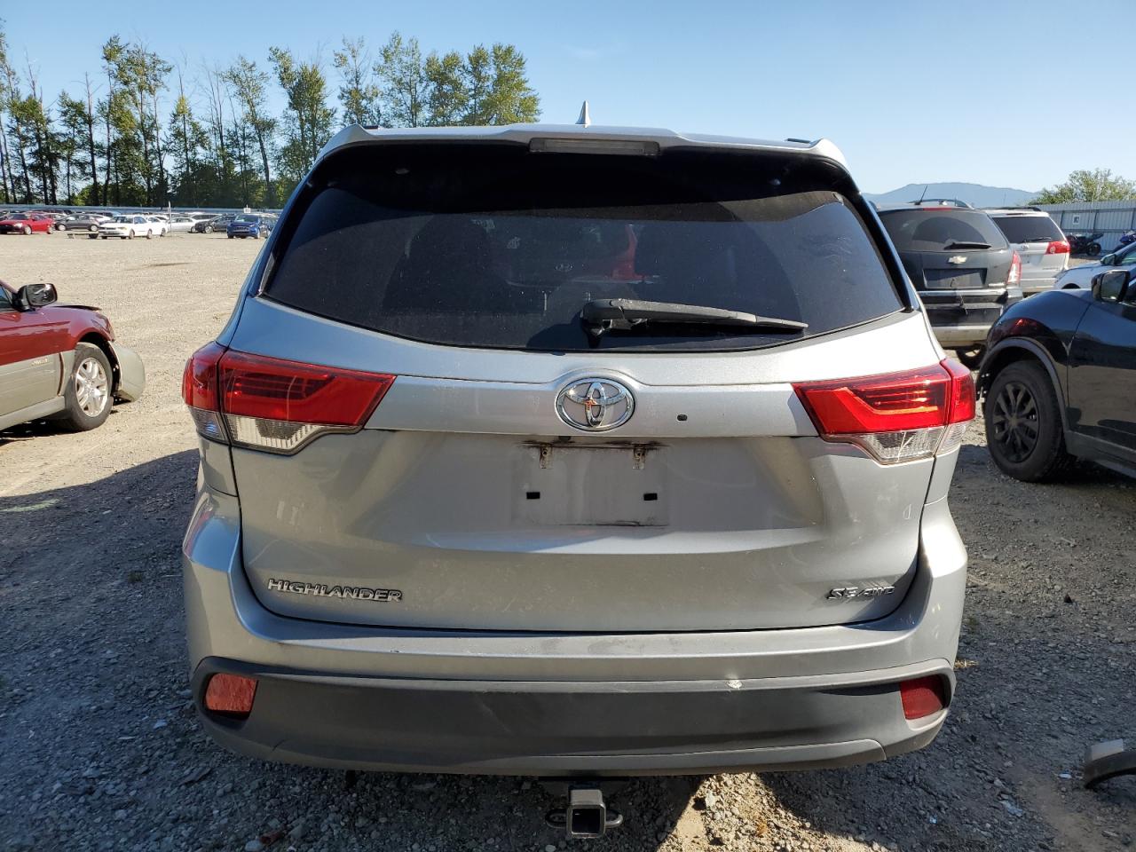 5TDJZRFH2JS539505 2018 Toyota Highlander Se