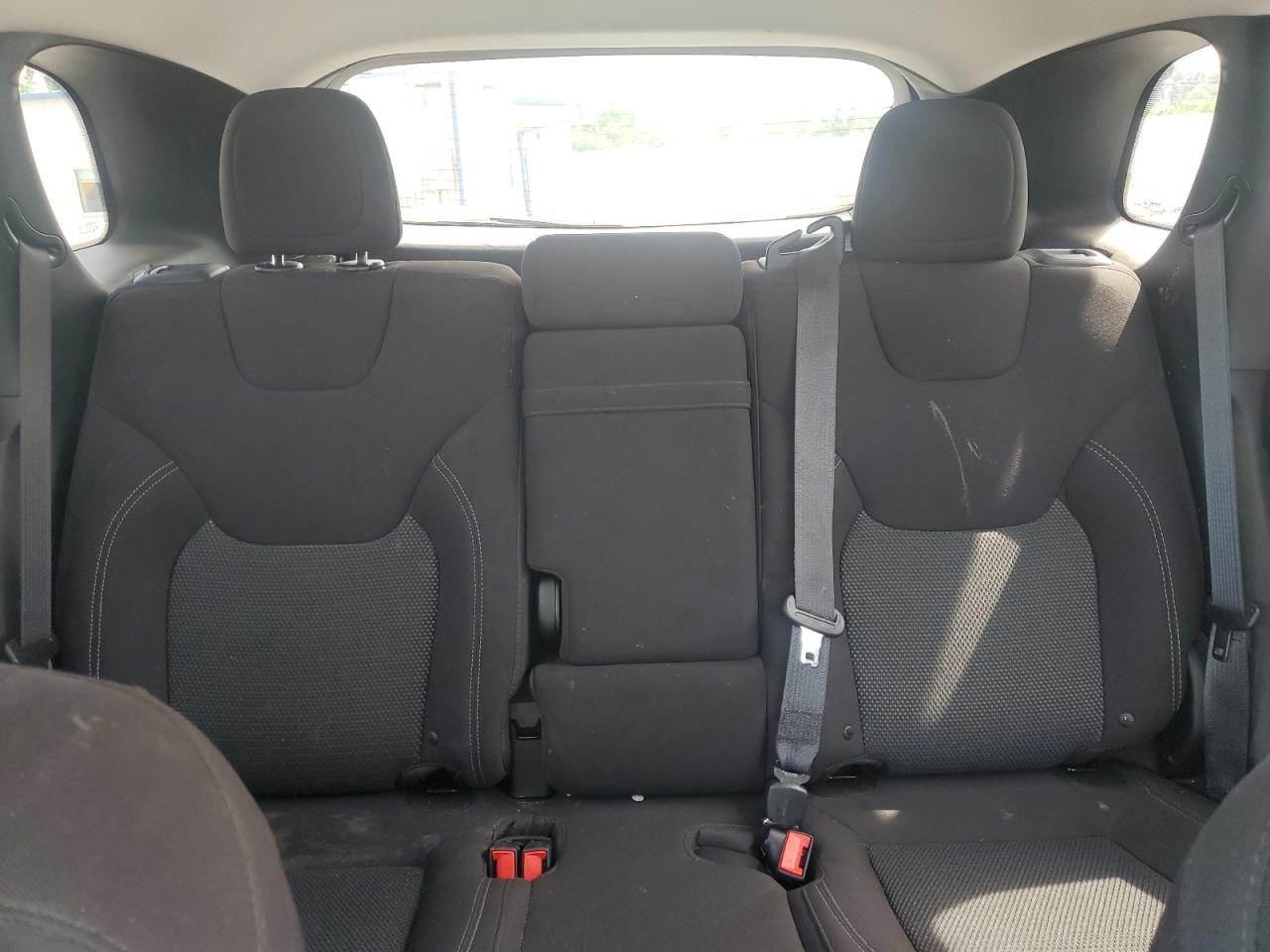 1C4PJLCB0KD297339 2019 Jeep Cherokee Latitude