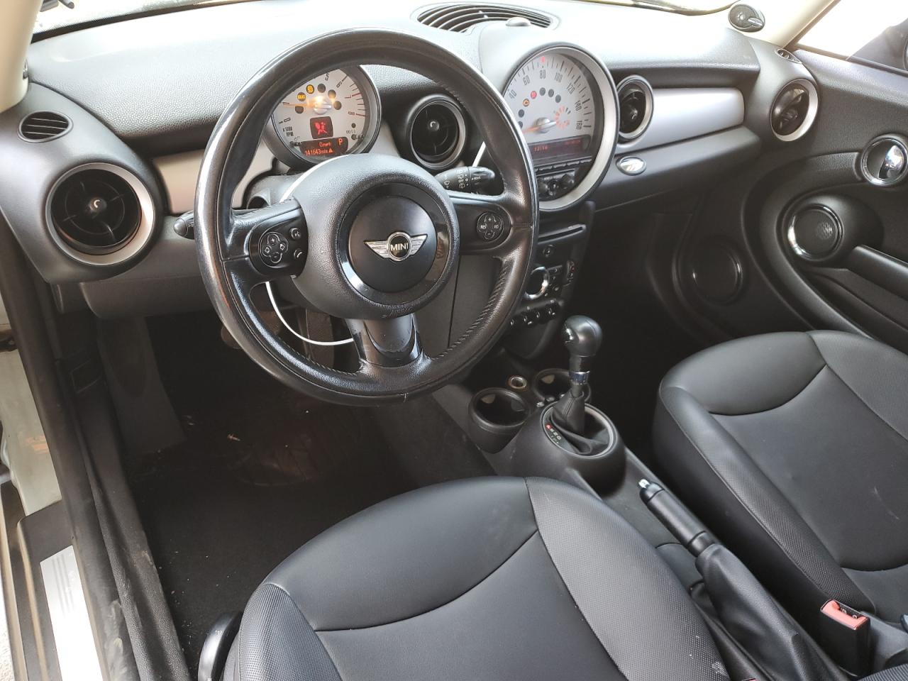 WMWSU3C54BT098230 2011 Mini Cooper