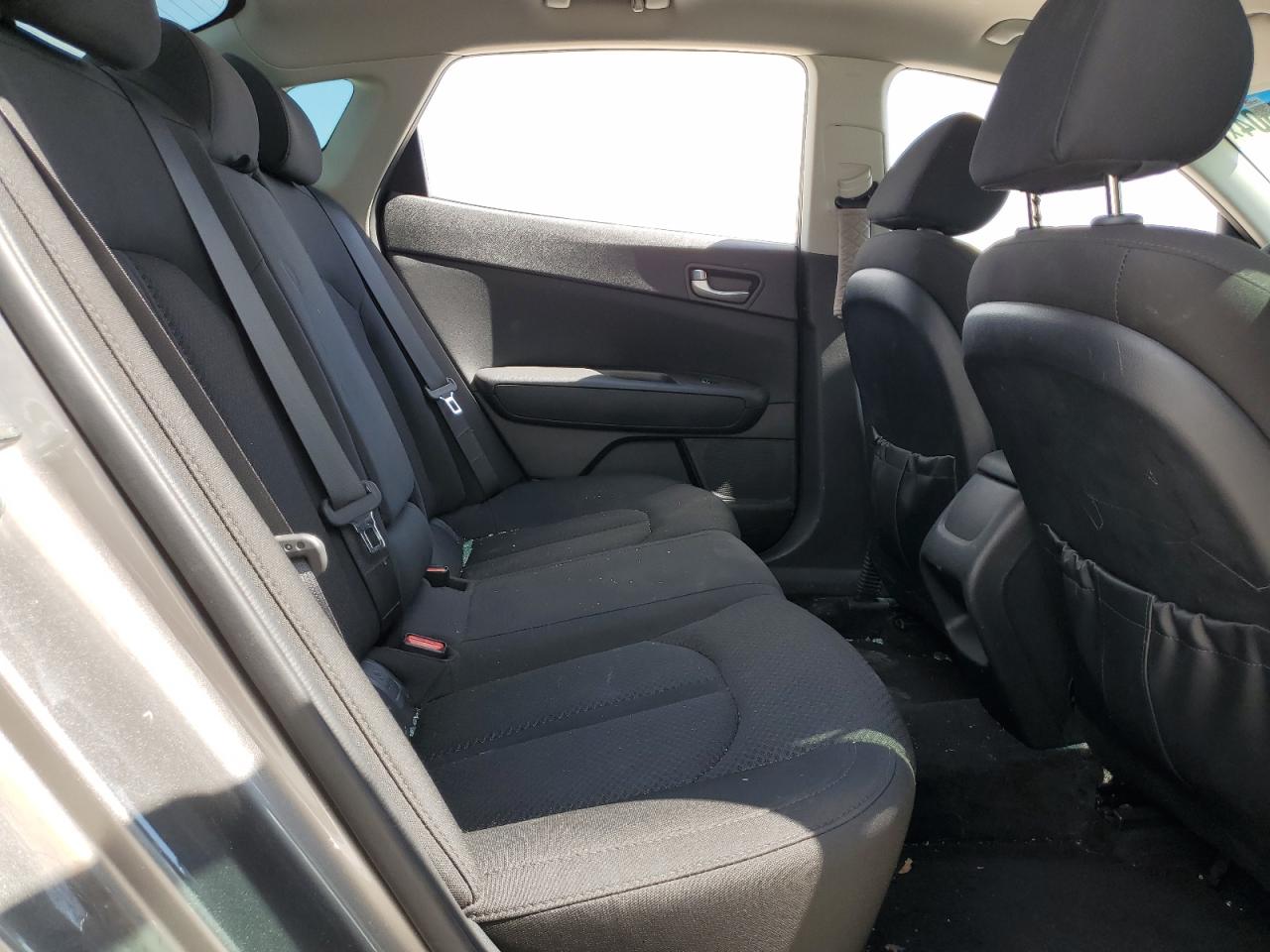 5XXGT4L32JG263092 2018 Kia Optima Lx