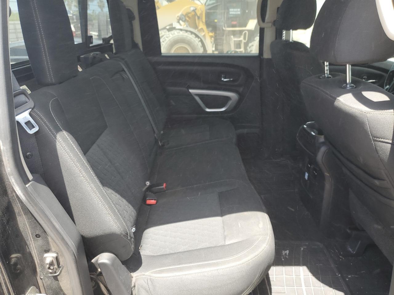 1N6BA1F4XHN565096 2017 Nissan Titan Xd Sl