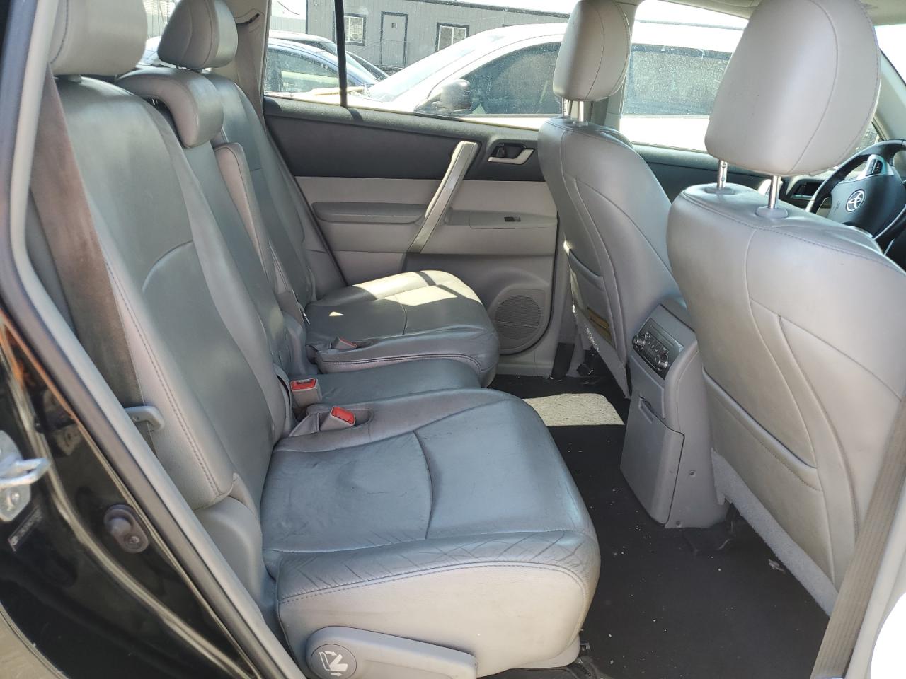 5TDBK3EH4CS174092 2012 Toyota Highlander Base