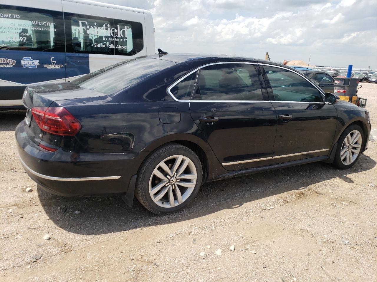 1VWGT7A33HC084927 2017 Volkswagen Passat Se