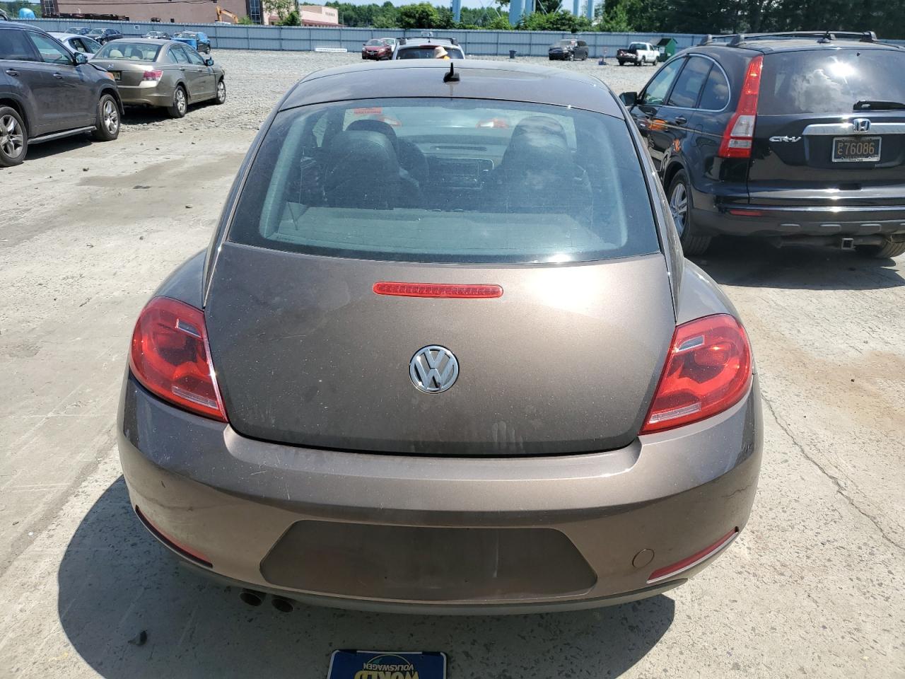 Lot #2852532921 2012 VOLKSWAGEN BEETLE