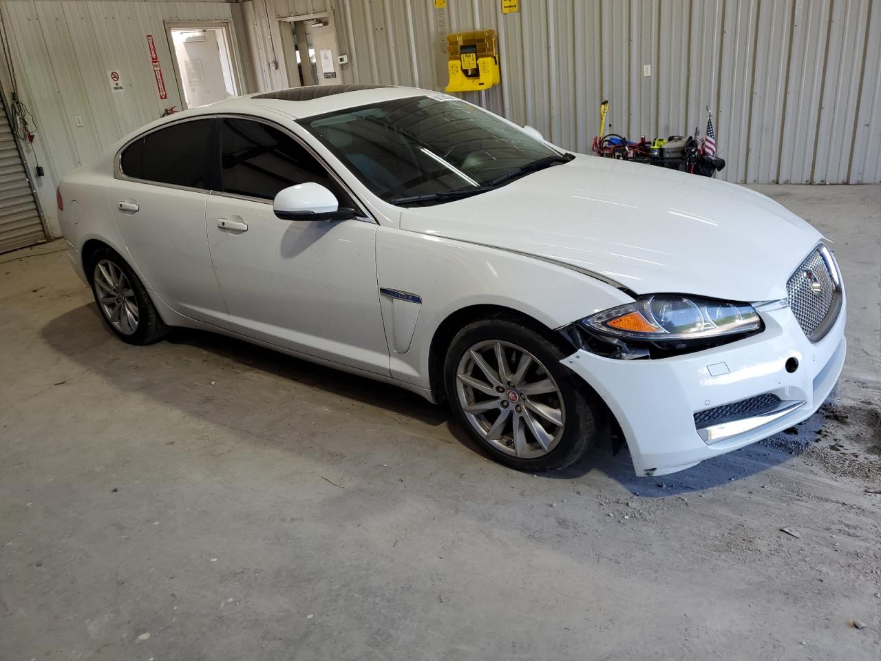 2015 Jaguar Xf 2.0T Premium vin: SAJWA0FS0FPU88142