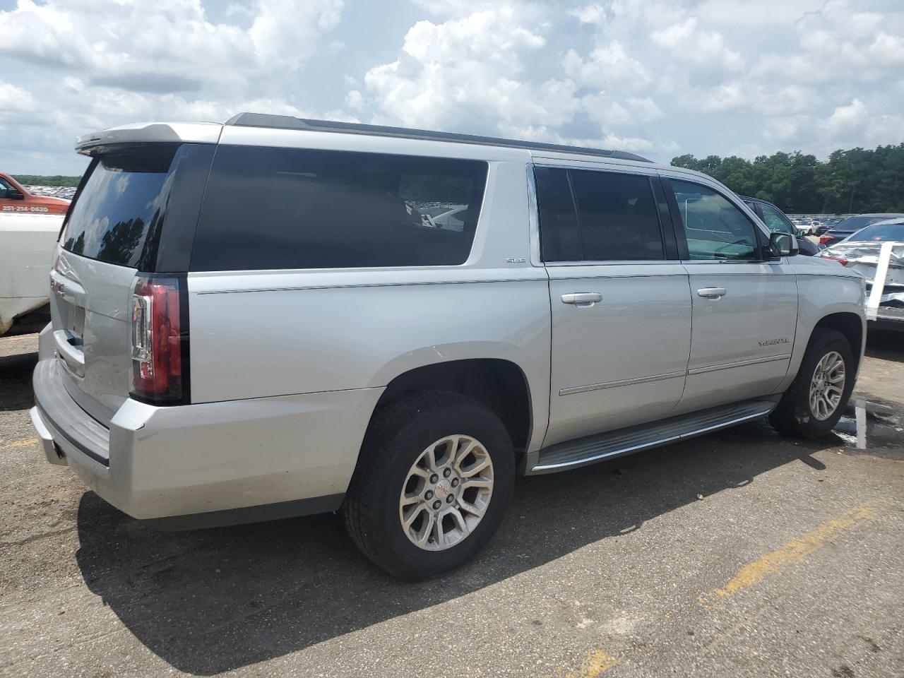 2016 GMC Yukon Xl C1500 Sle vin: 1GKS1FKC9GR321285