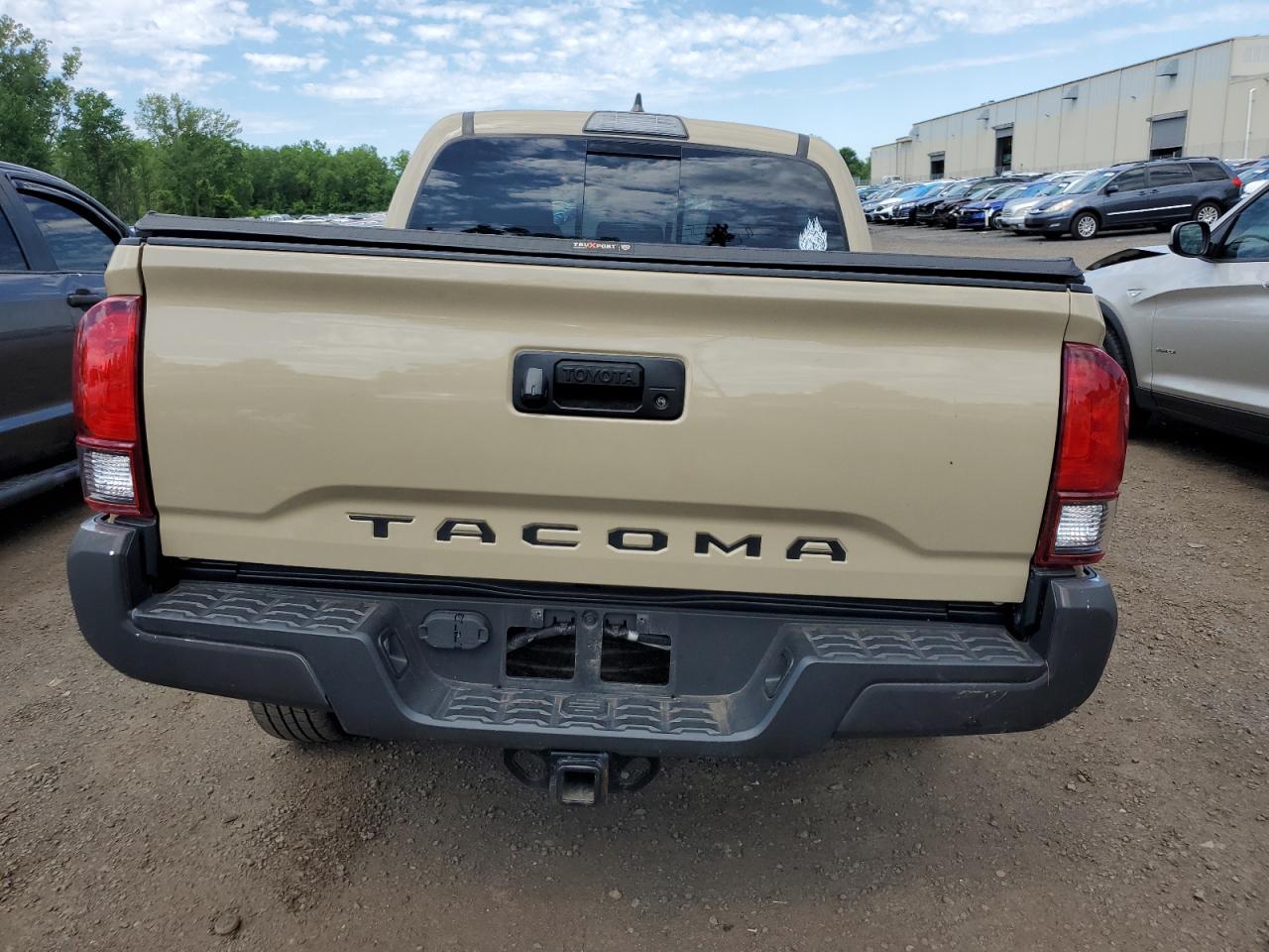 3TMCZ5AN5JM142711 2018 Toyota Tacoma Double Cab