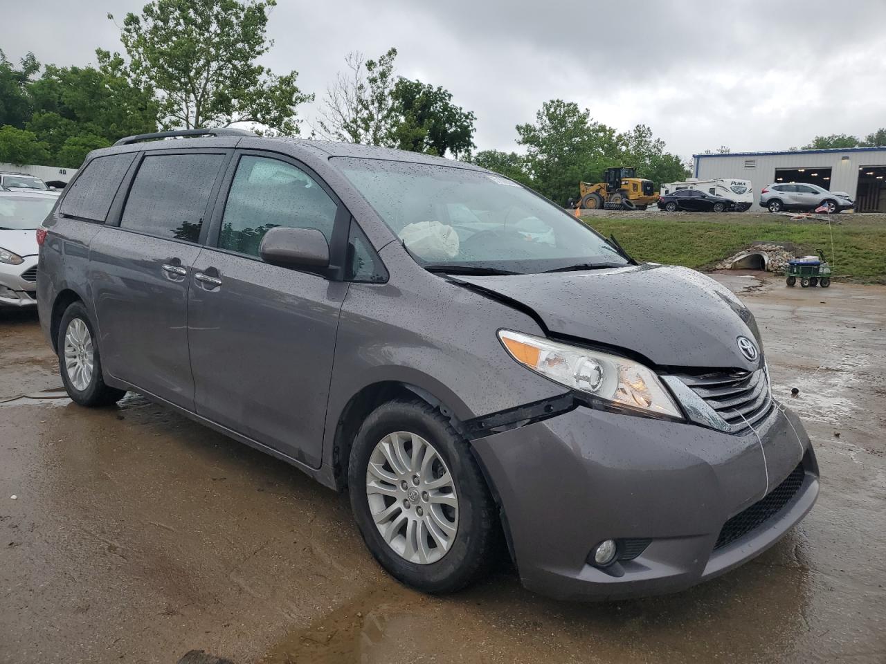 Lot #2633695213 2017 TOYOTA SIENNA XLE