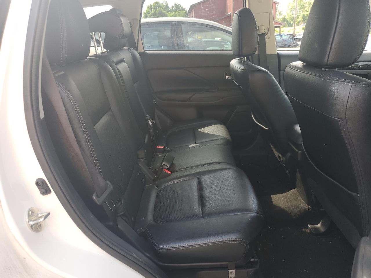 JA4AZ3A36GZ019754 2016 Mitsubishi Outlander Se