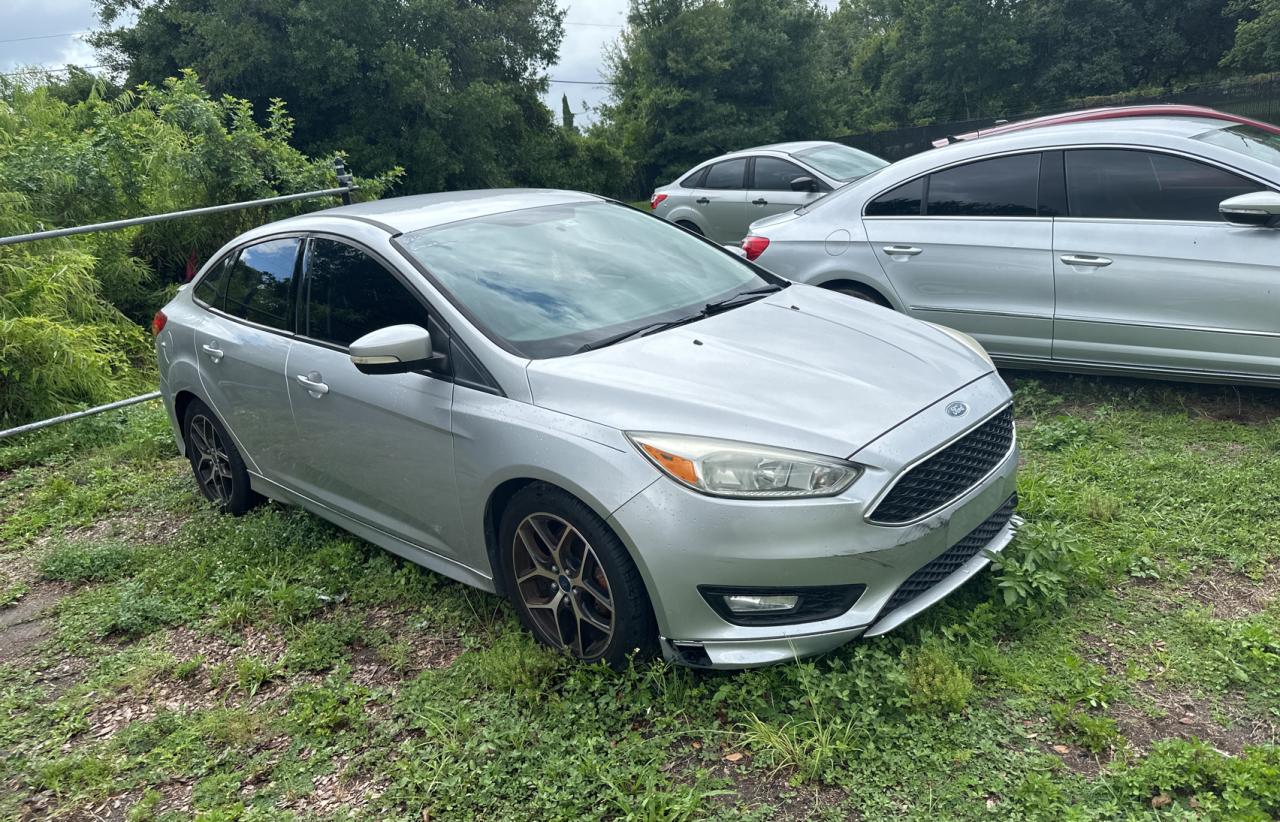 2015 Ford Focus Se vin: 1FADP3F20FL333402