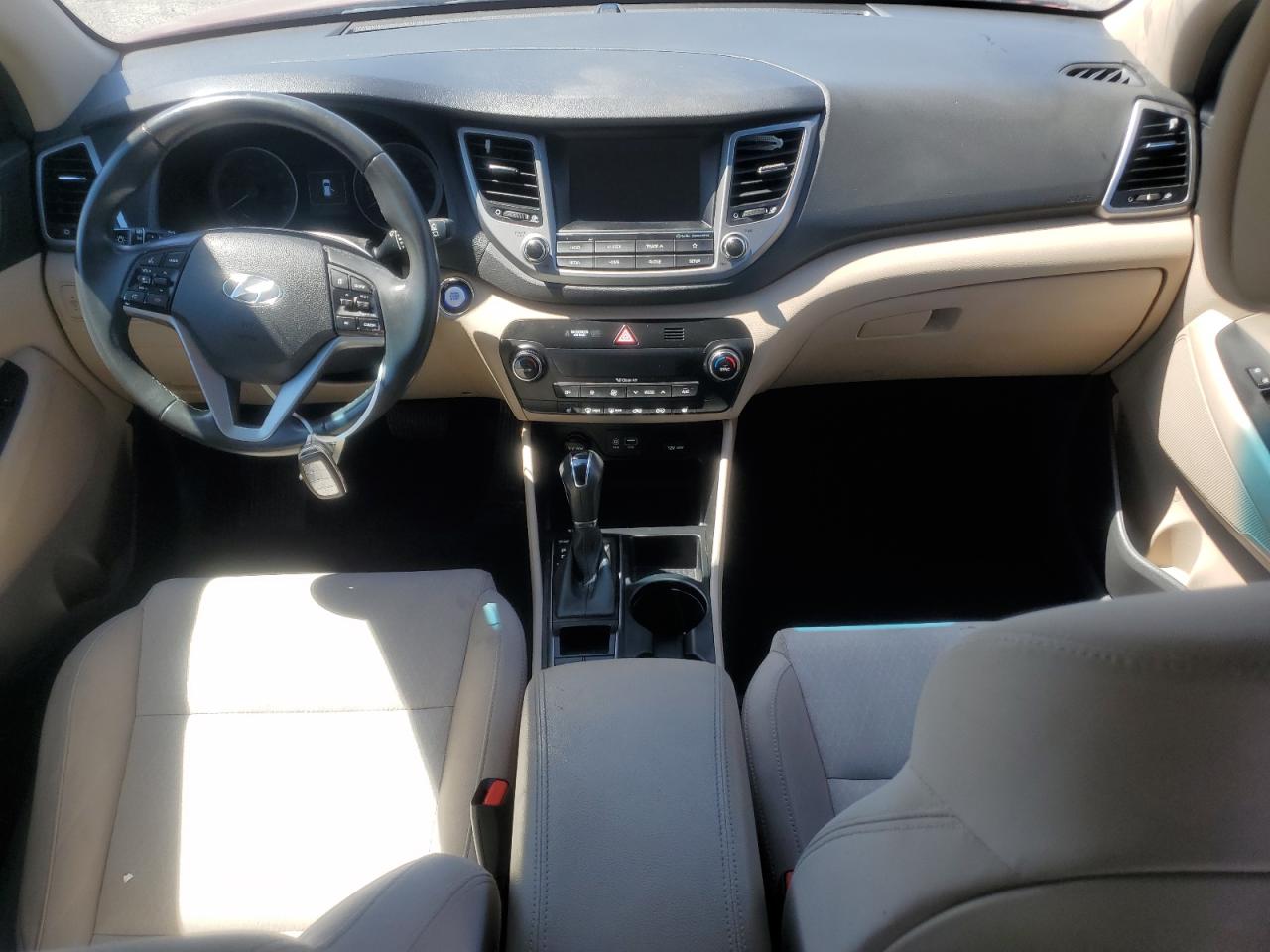 KM8J3CA2XJU778261 2018 Hyundai Tucson Value