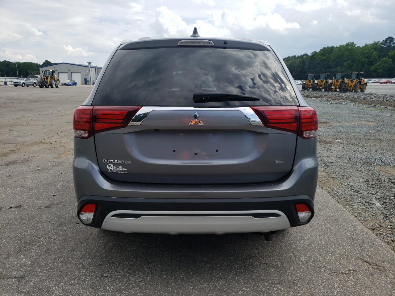 JA4AZ3A39LJ000527 2020 Mitsubishi Outlander Se