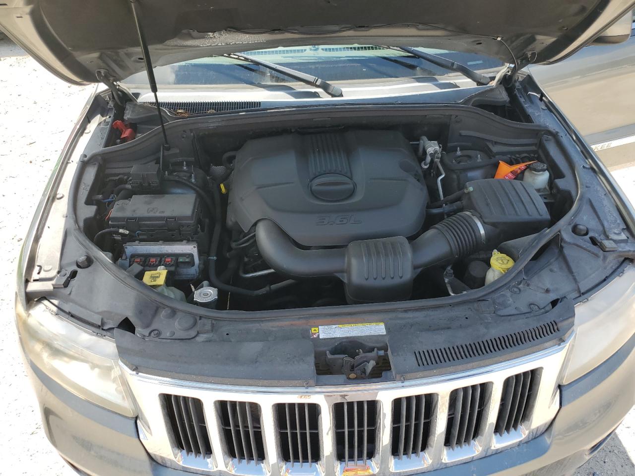 1J4RR4GG0BC690240 2011 Jeep Grand Cherokee Laredo