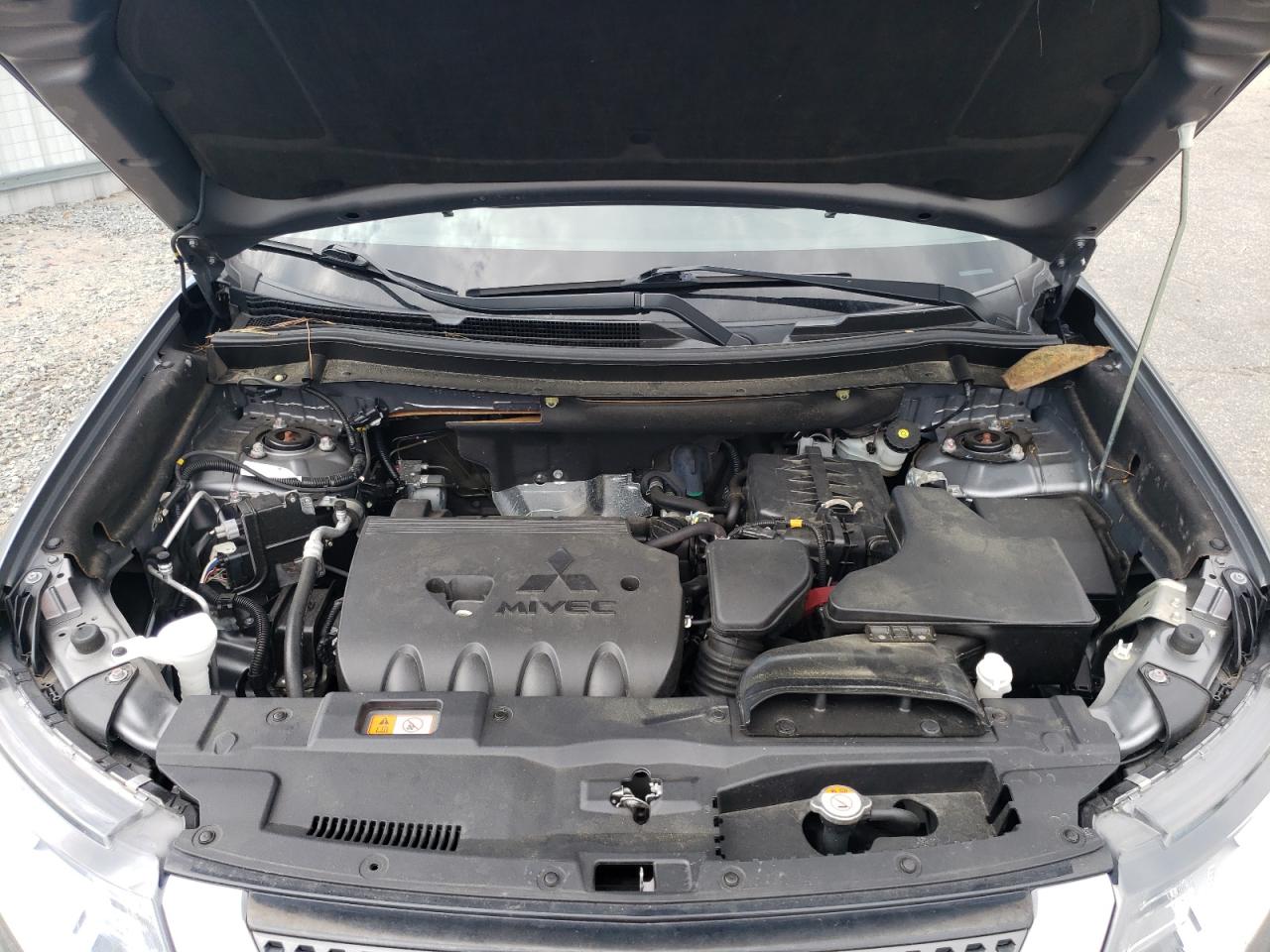 JA4AZ3A39LJ000527 2020 Mitsubishi Outlander Se