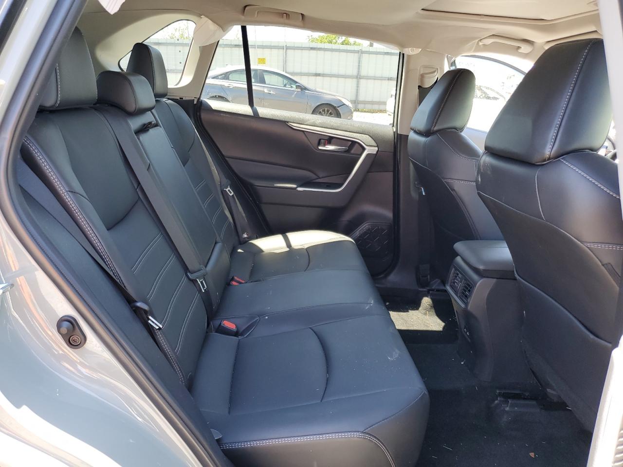 2T3A1RFV2NW321534 2022 Toyota Rav4 Xle Premium