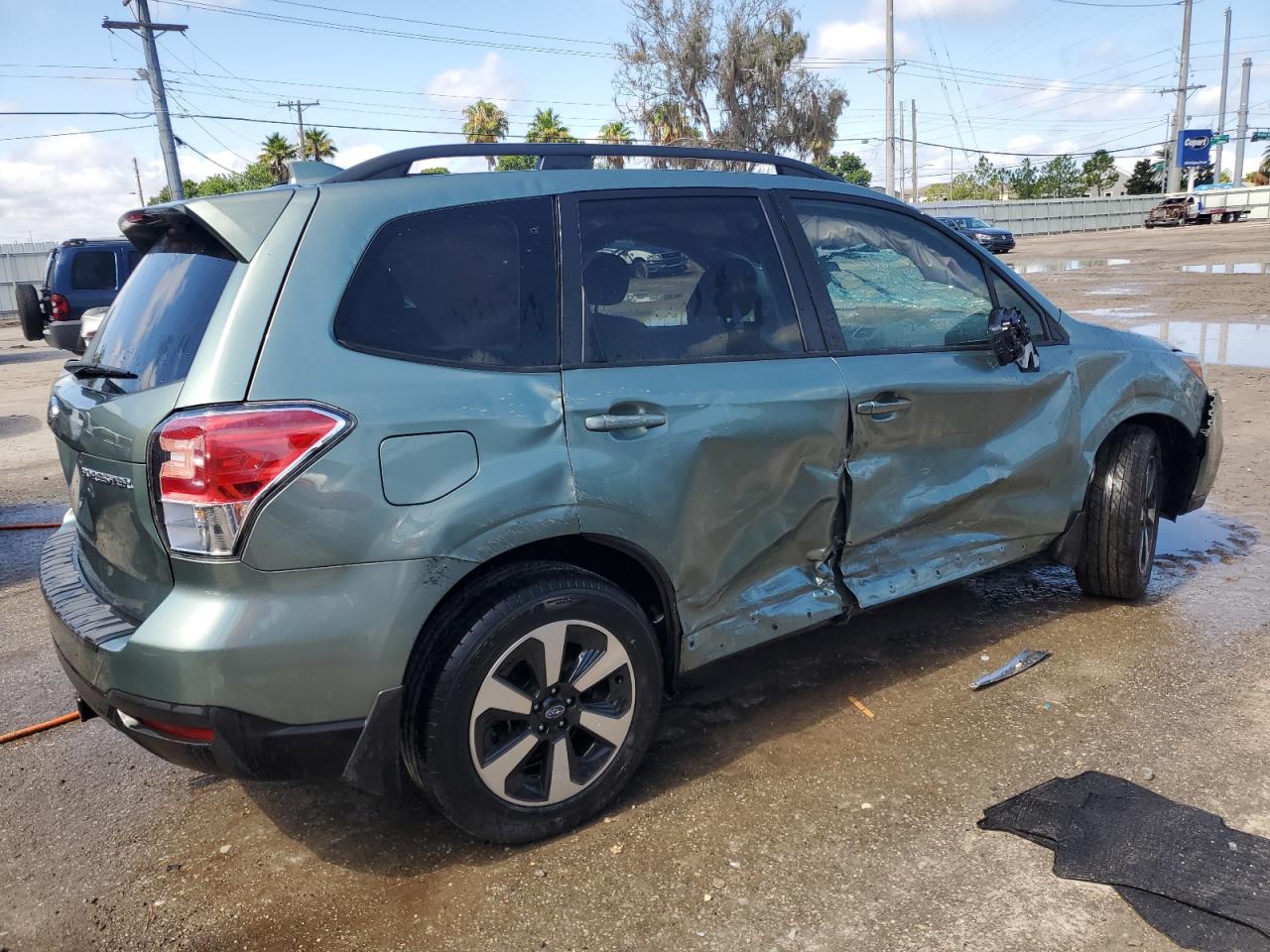 2018 Subaru Forester 2.5I Premium vin: JF2SJAEC6JH611153