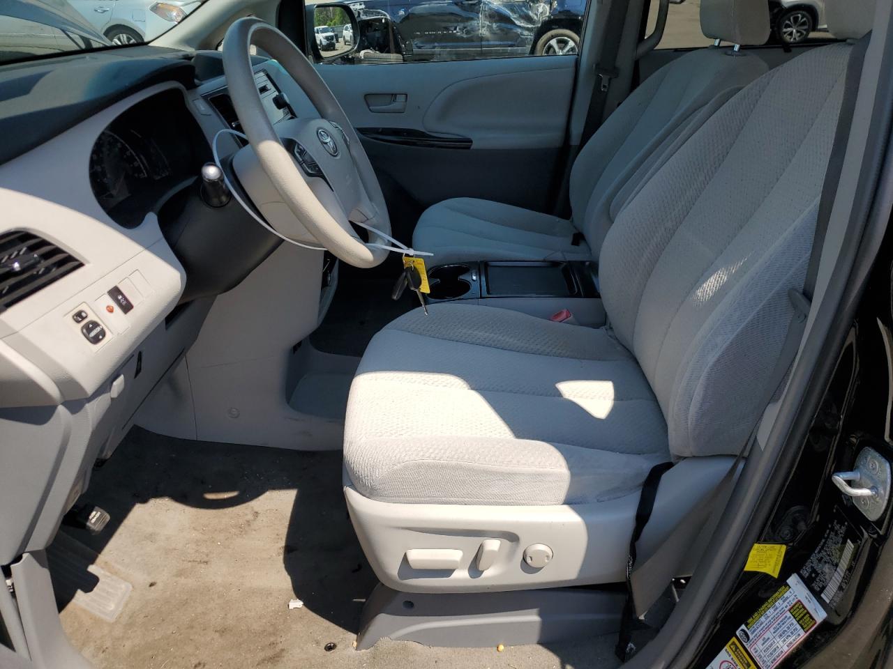 5TDJK3DCXBS026240 2011 Toyota Sienna Le