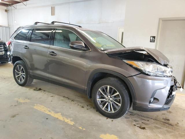 VIN 5TDJZRFH1KS622084 2019 Toyota Highlander, SE no.4