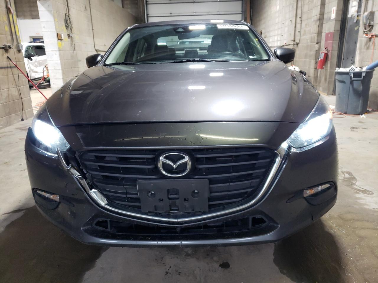 3MZBN1V35JM185032 2018 Mazda 3 Touring