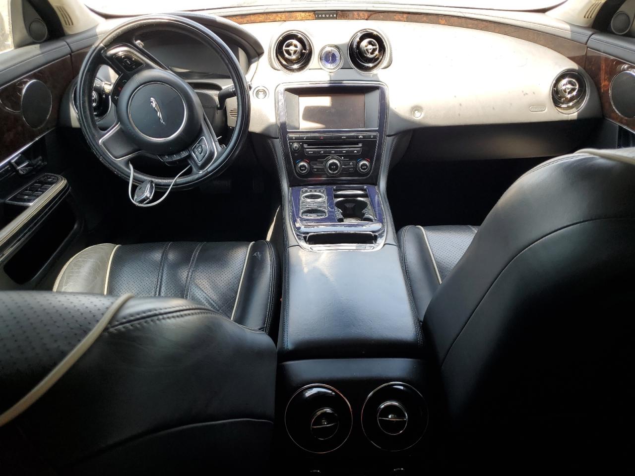 SAJWA2GB8BLV17740 2011 Jaguar Xjl